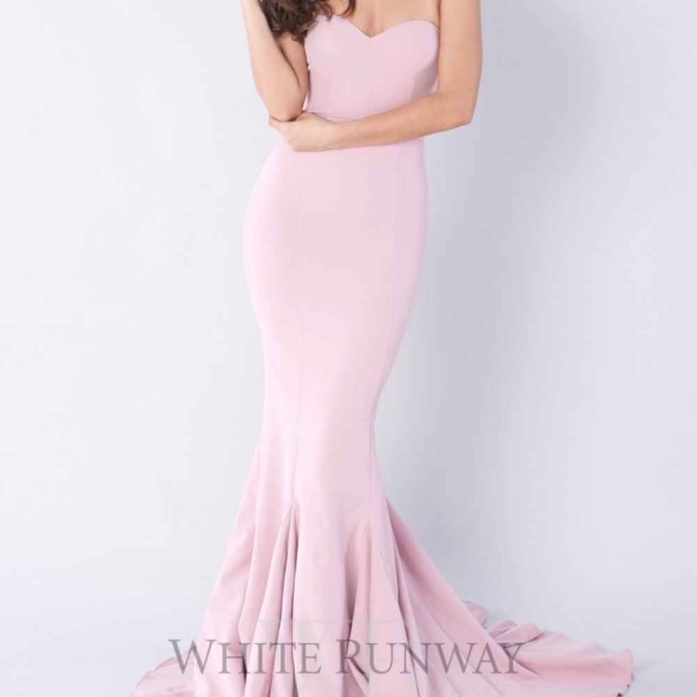 Elle Zeitoune gown